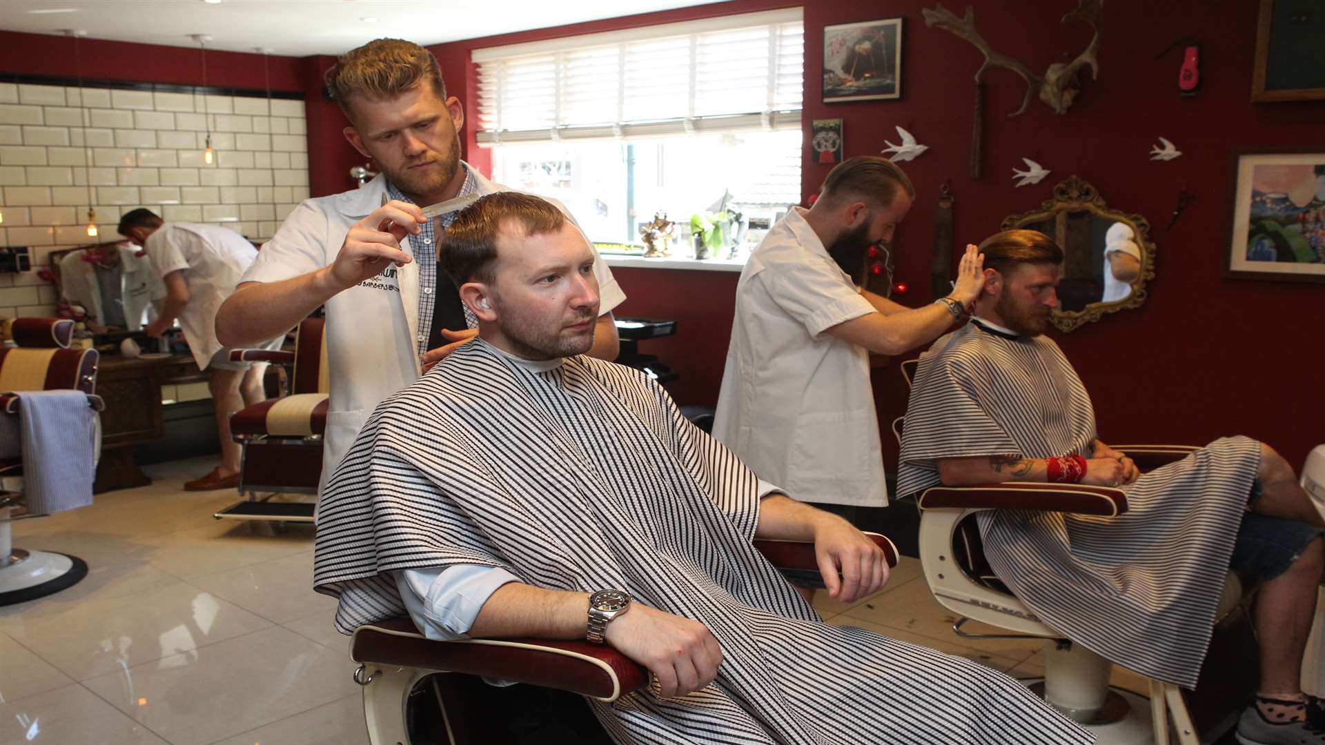 Riley Sawyer, Master Barber cuts Kent Online reporter, Gareth Arnold's hair.