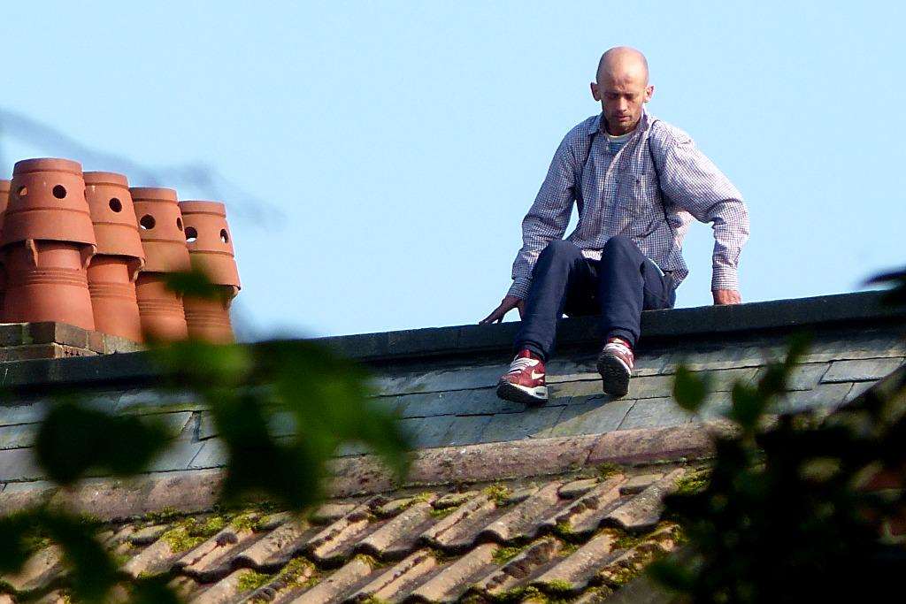 Matthew Beevor climbed on the roof to escape police. Picture: @Kent_999s