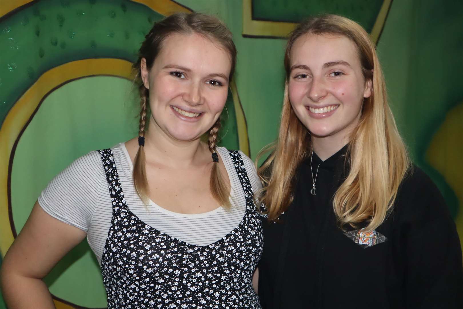 Sisters Melissa, left, and Daisy Suffield in the Wizard of Oz at Swallows Leisusre Centre, Sittingbourne (24323361)