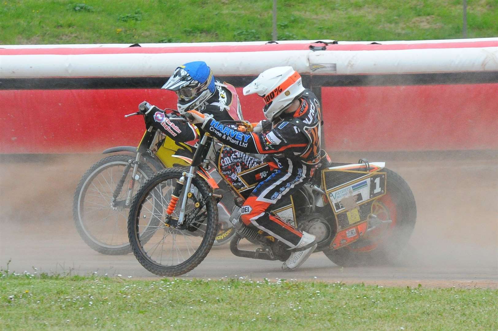 Kings Rewind is showing a dramatic climax and greatest ever last bend of heat 15 ever seen at Central Park Picture: Elizabeth Leslie