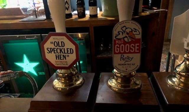 There was a decent selection of drinks available, although I didn’t start with either of the birds, the Old Speckled Hen or the Mad Goose – choosing instead a Source from Laine Brew Company