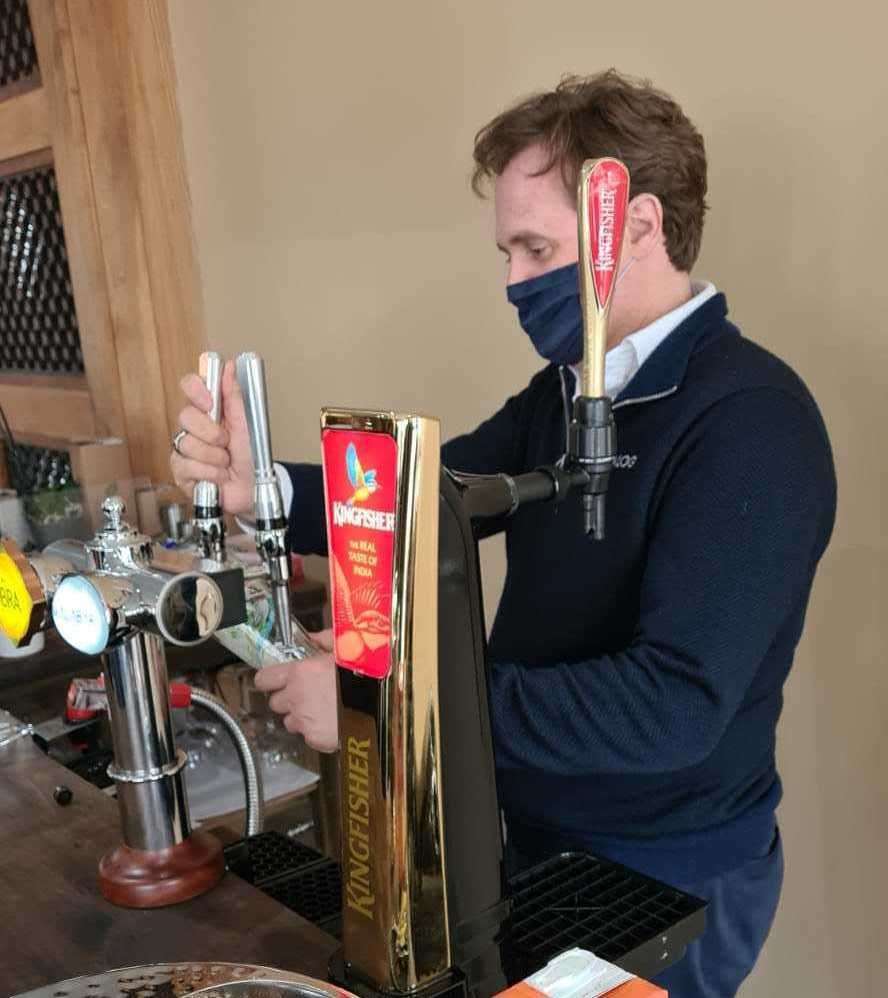 MP Tugendhat pulling a pint. Picture: Johurul Islam