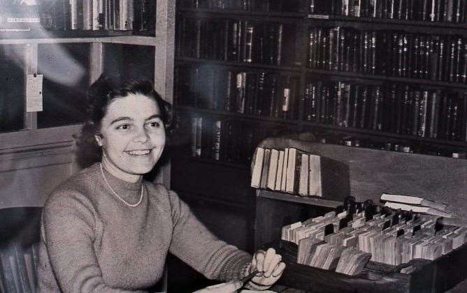 A cheerful library assistant from 1960. Photo: Christoph Bull