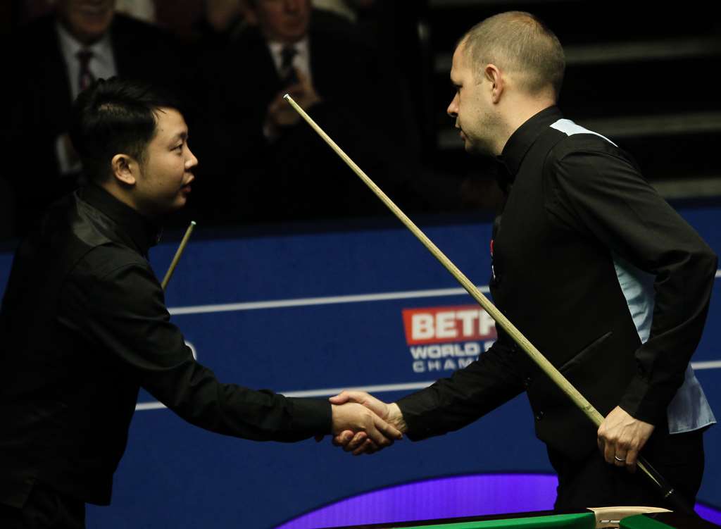 Barry Hawkins, right, made no mistake against first-round opponent Zhang Anda. Picture: World Snooker