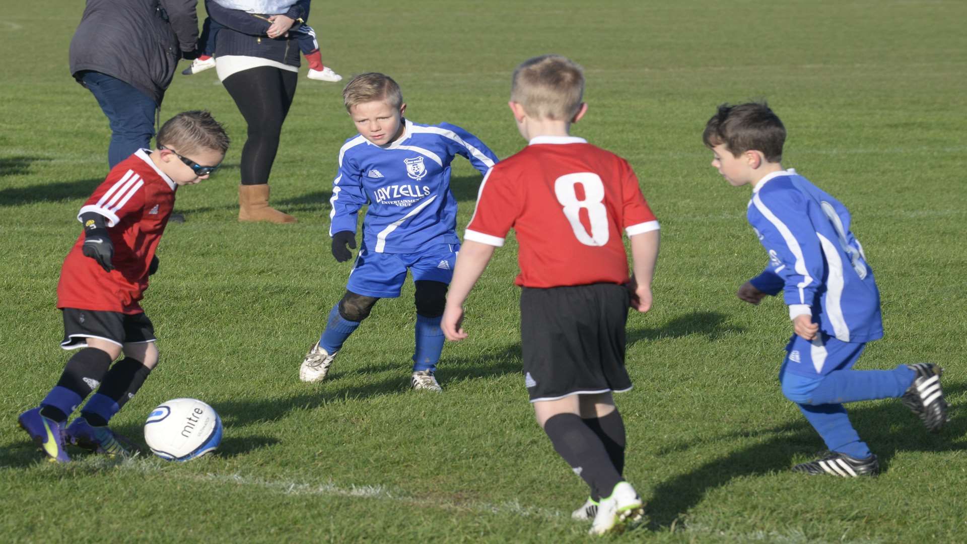 Thamesview under-7s, in red, and New Road battle it out Picture: Chris Davey