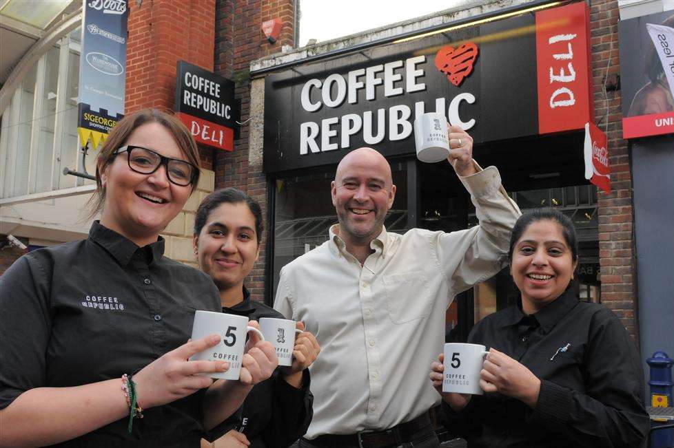 Dave Waller with Sophie Khadem, Kavneet Gill and Manjinder Kaur from Coffee Republic, New Road, Gravesend