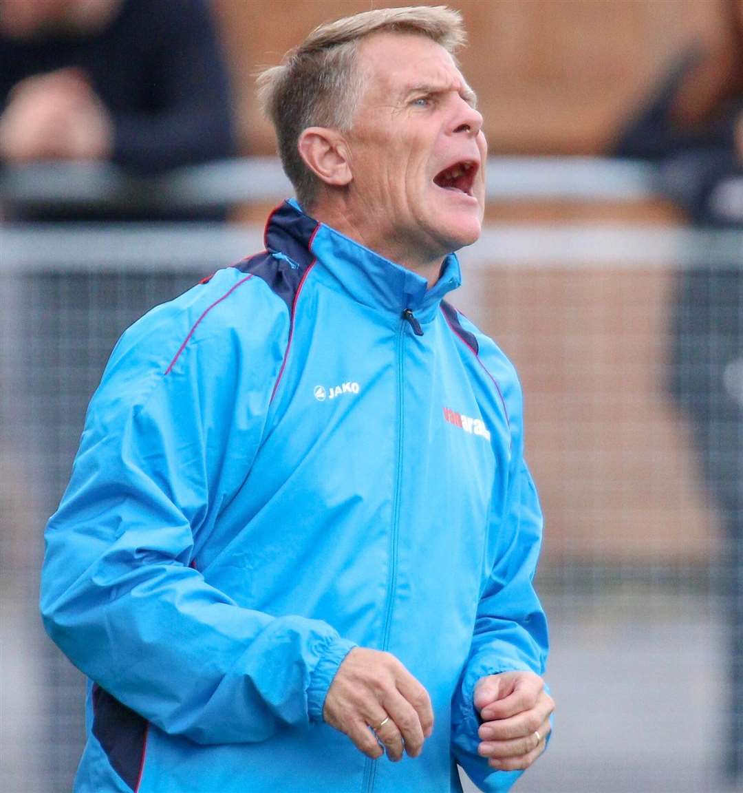 Andy Hessenthaler shouts an order to his Dover team. (5117006)
