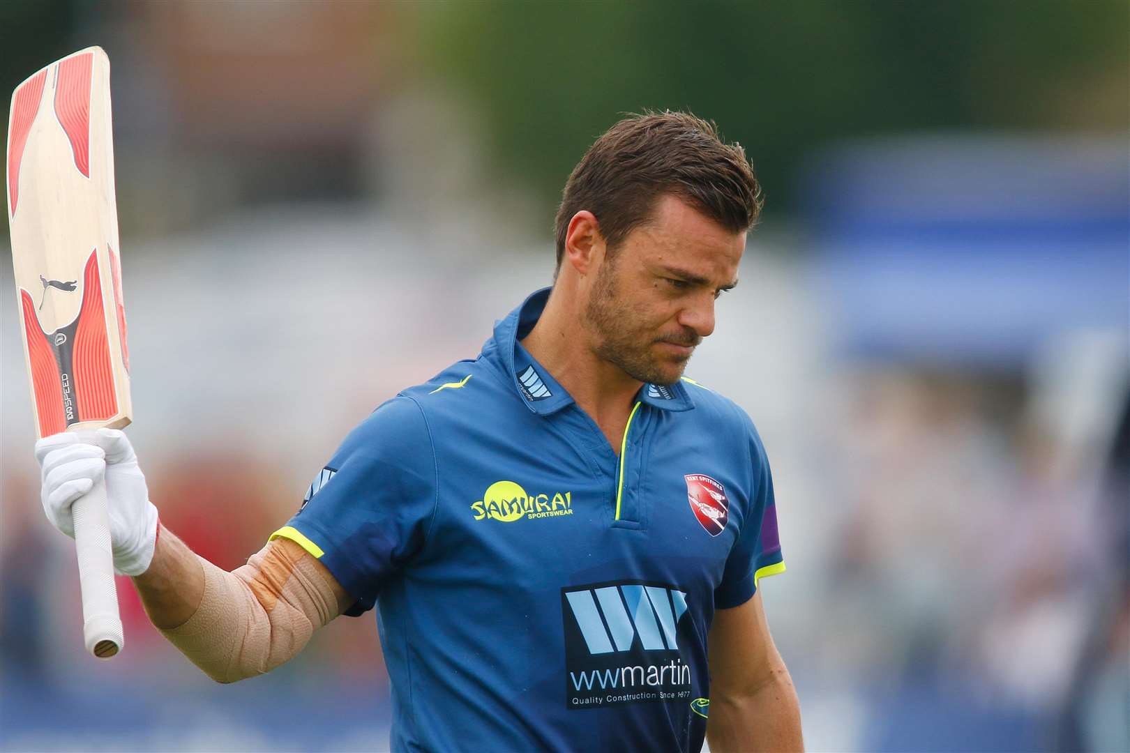 Heino Kuhn leaving the field after scoring 117. Picture: Andy Jones.