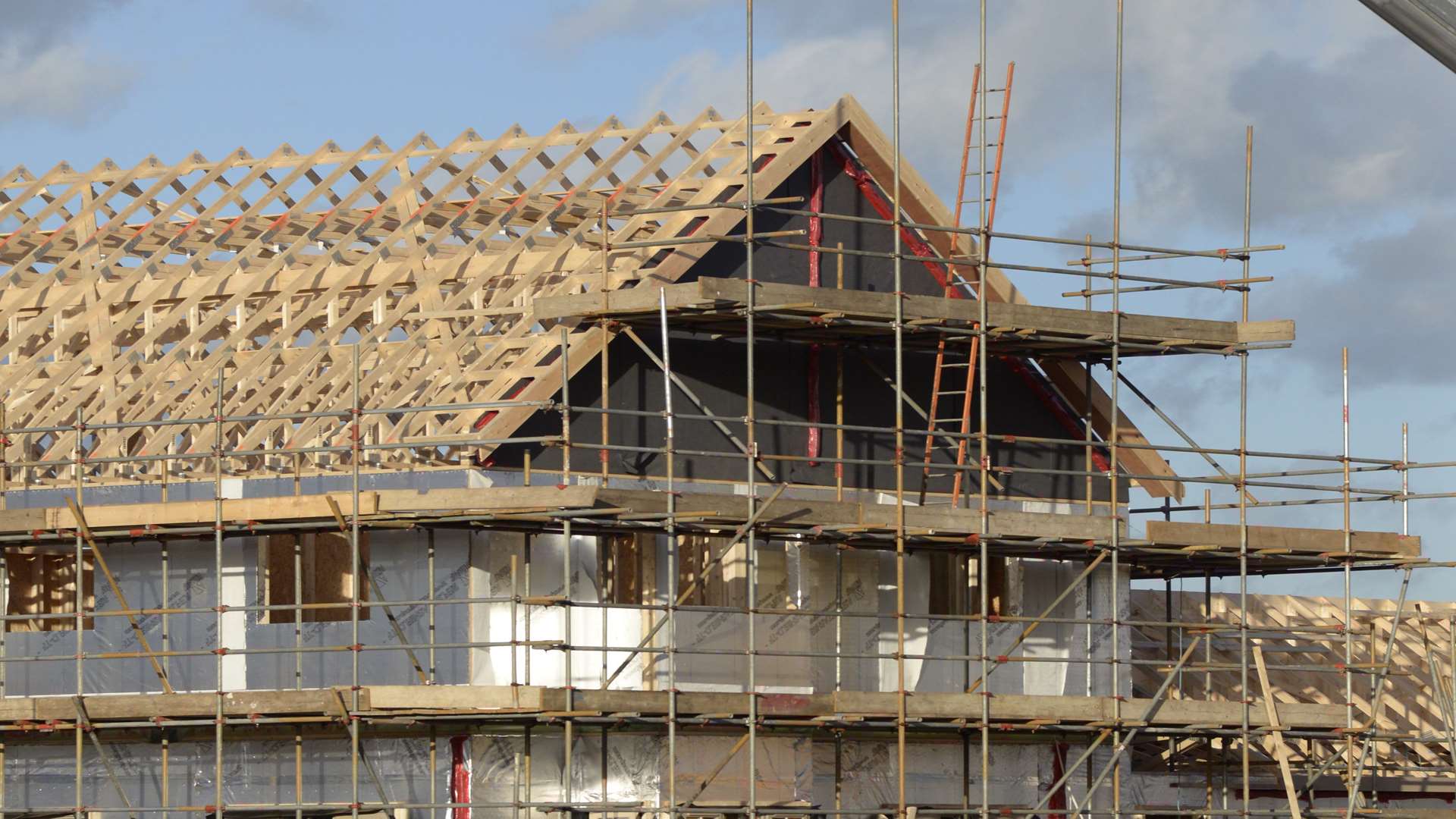 Roe Timberframe manufactures, supplies and installs timber frames, brickwork, floor joists, roof trusses and staircases