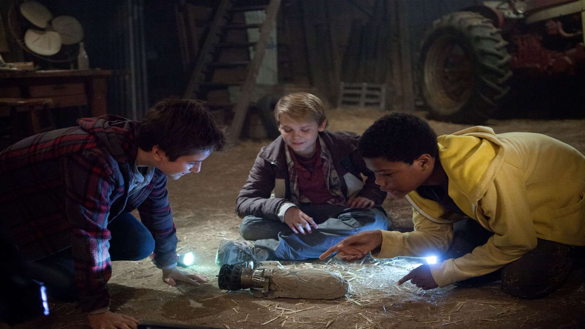 Teo Halm, Reese Hartwig & Astro, in Earth To Echo. Picture: PA Photo/Entertainment One