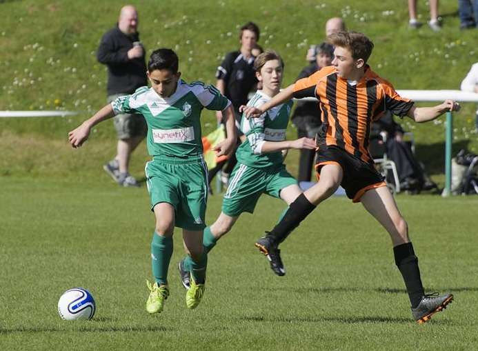 Horsted Youth (green) face Eagles in the under-13 John Leeds Trophy final