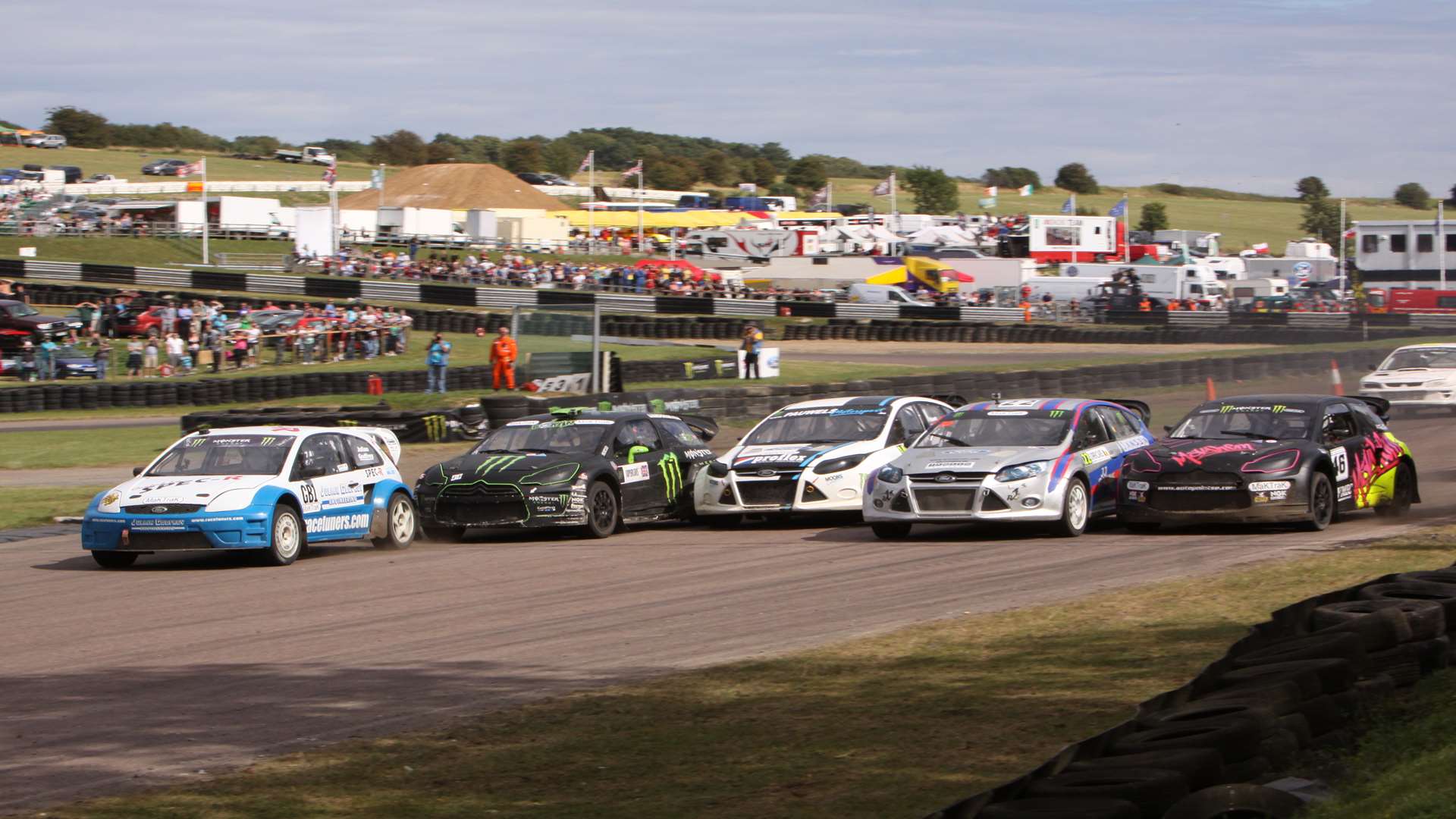 Bumper to bumper action at Lydden Hill