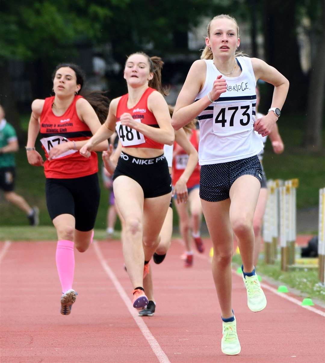 Tonbridge AC's Emily Geake (No.473) was runner-up in the under-17 women's 1,500m. Picture: Barry Goodwin (56695532)