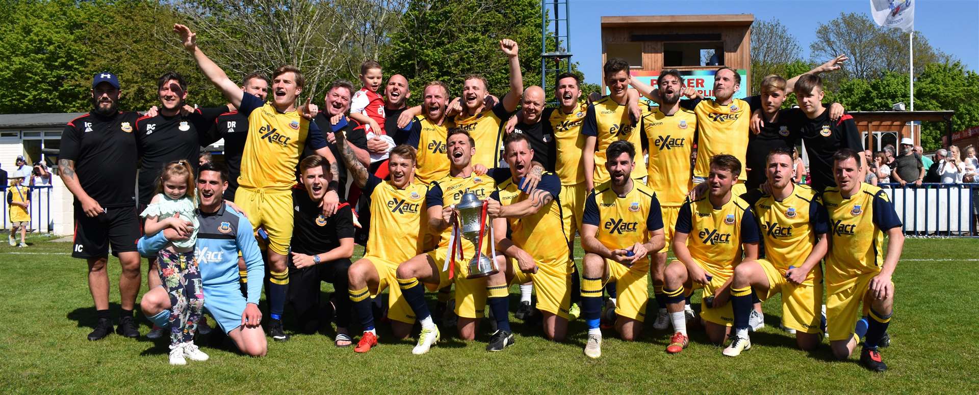 Whistable Town celebrate winning the Challenge Cup Final against Tunbridge Wells at Longmead. (1860941)