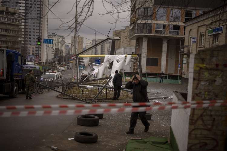 Police officers inspect an area after an apparent Russian strike in Kyiv, Ukraine (Emilio Morenatti/AP) (55105977)