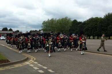 Warm up by the 5 SCOTS band before The Queen arrives