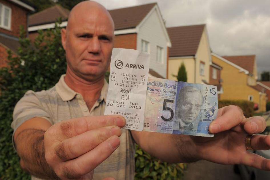 Taxi driver Graham Sales with his Scottish £5 note