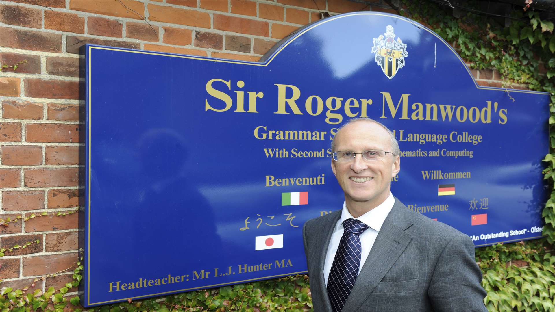 Head teacher at Sir Roger Manwoods, Lee Hunter
