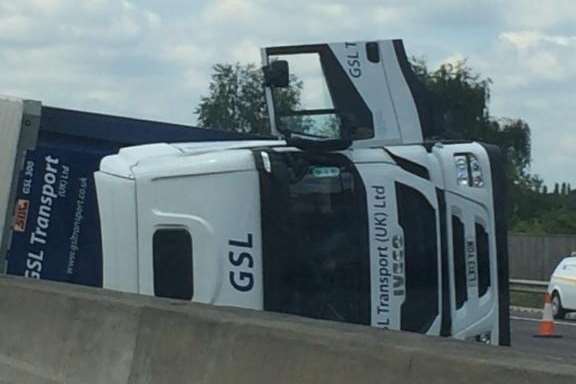 An overturned lorry on the M25 between J2 and J3. Picture: @HarryAmbrose
