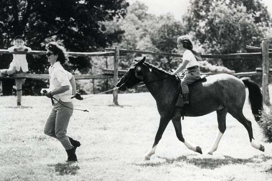 Jacqueline Kennedy with daughter Caroline. Copyright: Nate D. Sanders Auctions