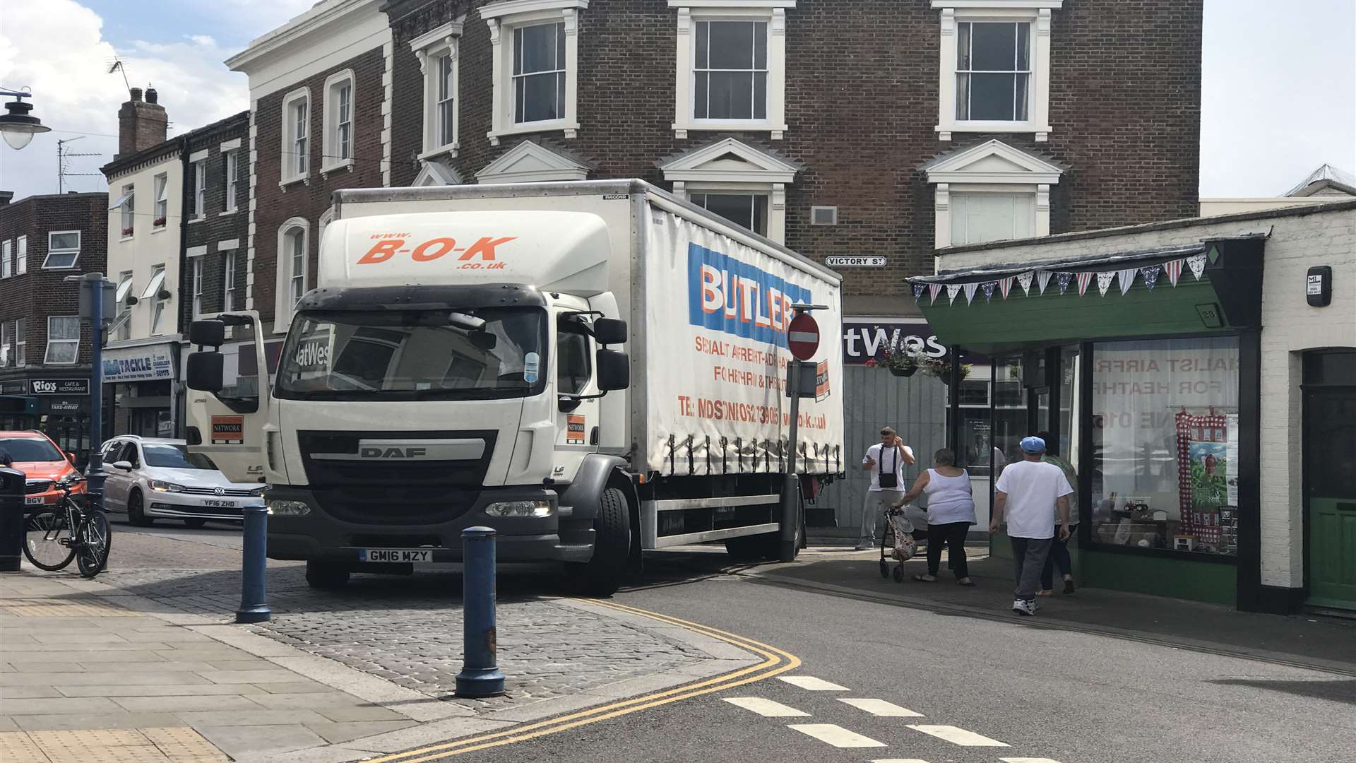 The lorry was spotted earlier struggling to get out of Victory Street.