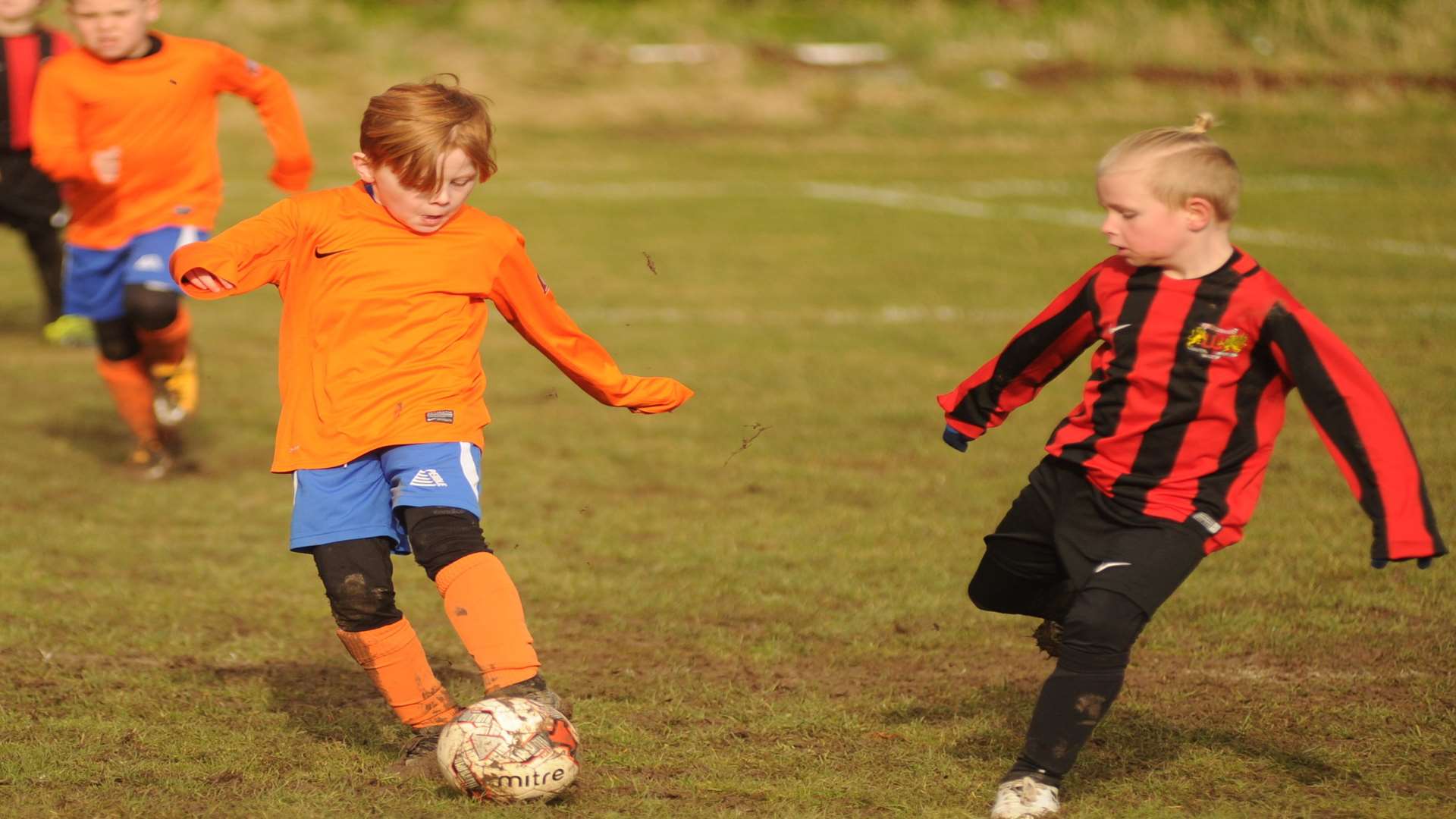 Cuxton 91 Eagles under-8s take on Woodcoombe Youth under-8s Picture: Steve Crispe