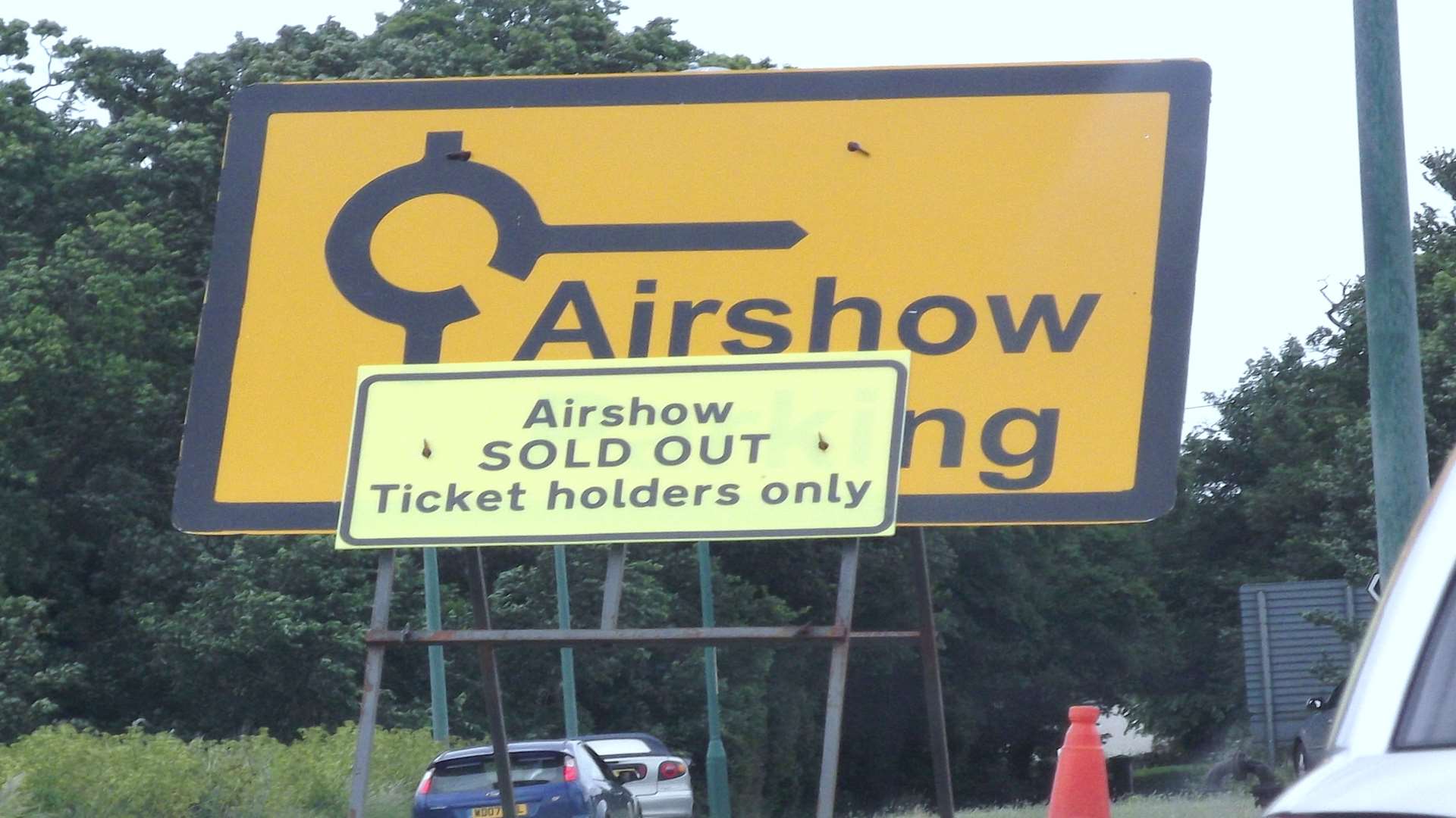A sign explaining that the South East Airshow was sold out