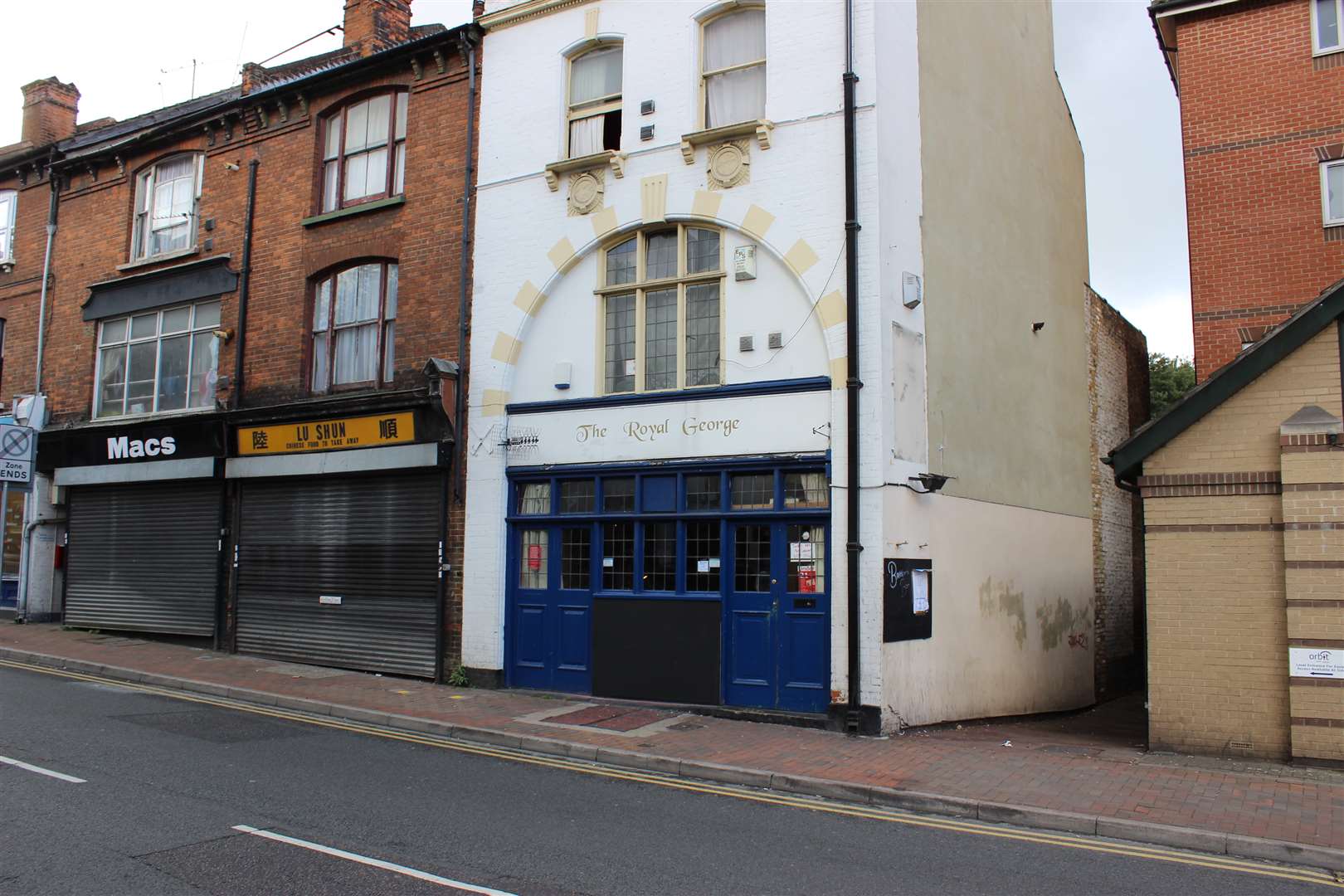 The Royal George pub in Chatham High Street