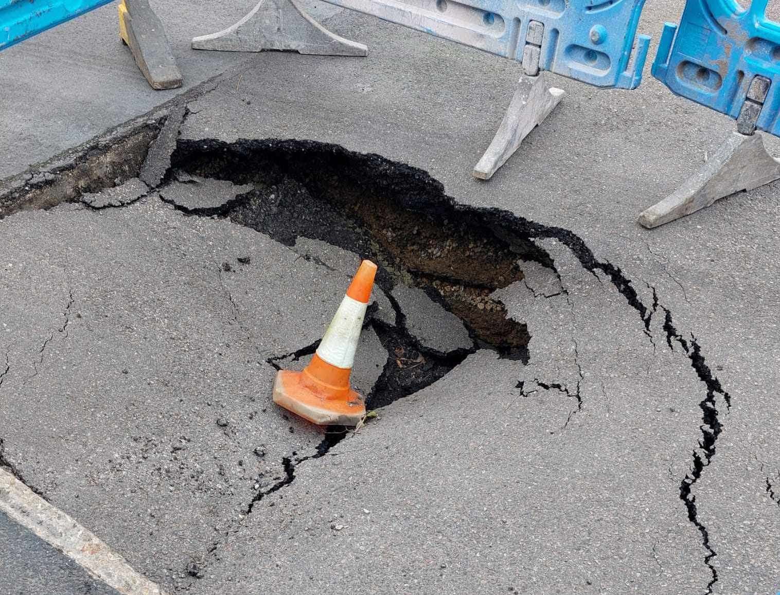 Pothole in Lilac Crescent Strood