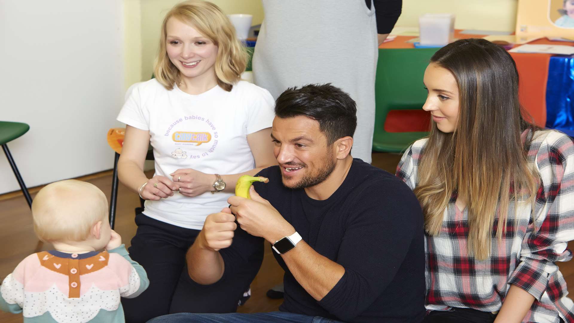 Peter Andre tries out the new signing skills he learnt after meeting Rebecca Oakley. Picture: npower
