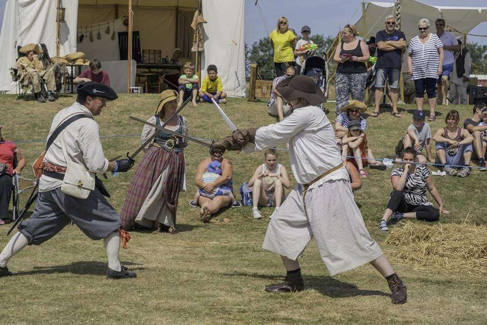 Sheppey Pirates sword-fight. Photo: James Medhurst (3431968)
