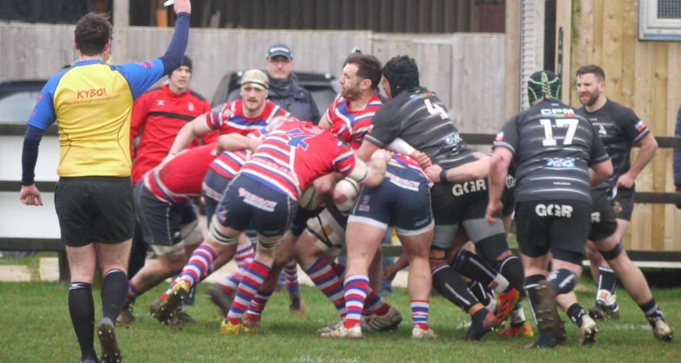 Tonbridge and Chinnor battle it out for the National League 1 points