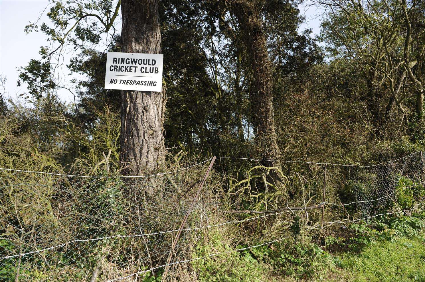 This sign and the barbed wire around TG Claymore's section of the wood caused consternation among wood users