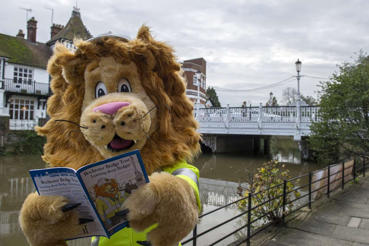 Langdon the Lion at Tonbridge book