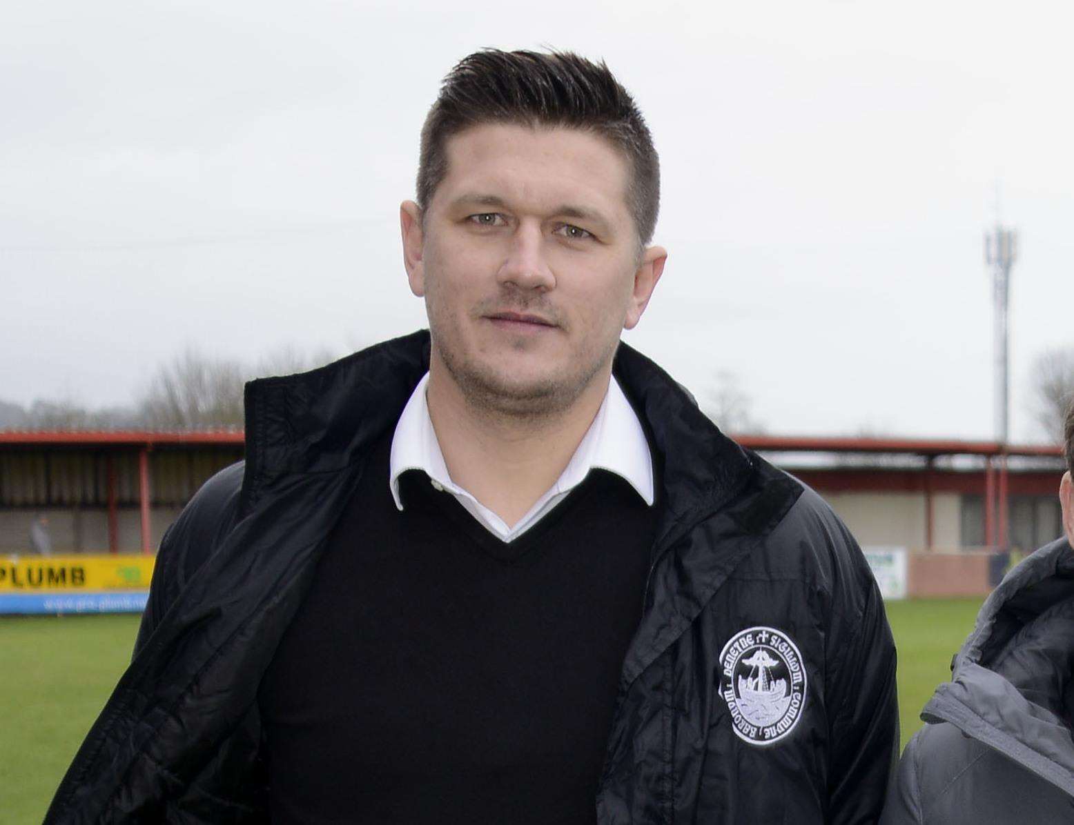 Hythe manager Sam Denly Picture: Paul Amos