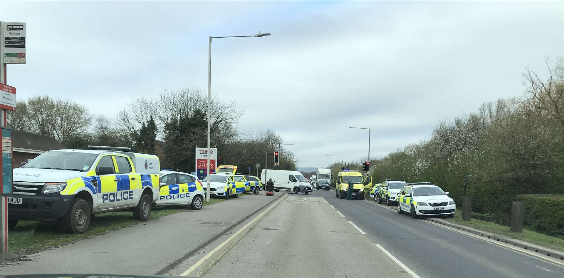 Police and paramedics in Leybourne Way (7976466)