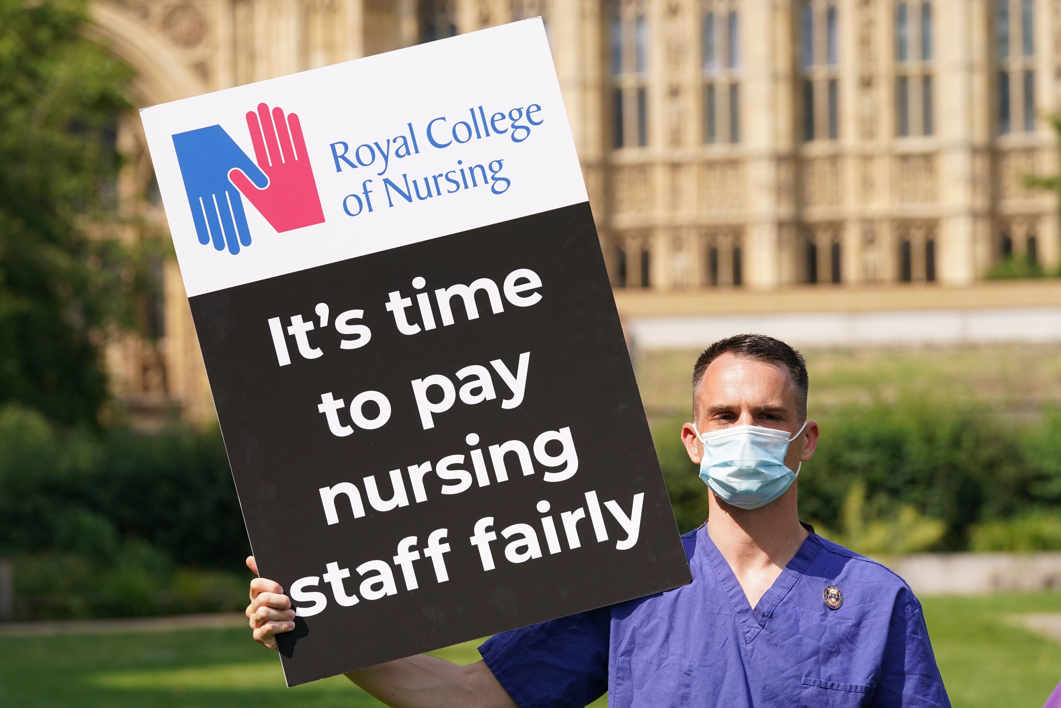 Nurses’ leaders call for ‘significant’ pay rise