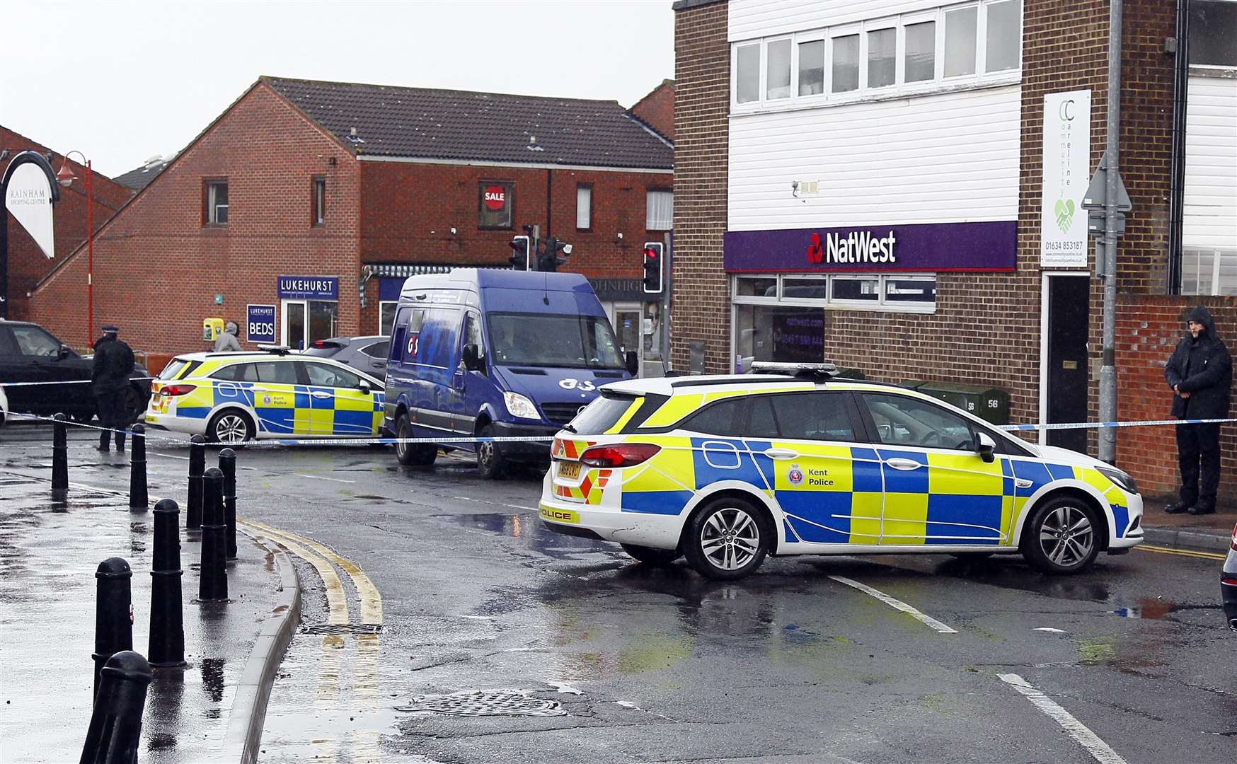 NatWest robbery, High Street, Rainham, police at the scene and the G4S delivery van...Picture: Sean Aidan. (17776414)