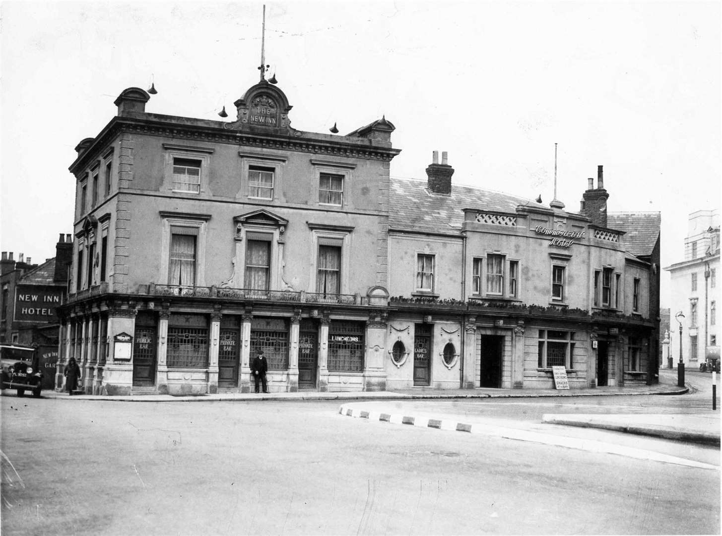 The New Inn near County Hall - later the Wig and Gown. From 'Images of Maidstone'