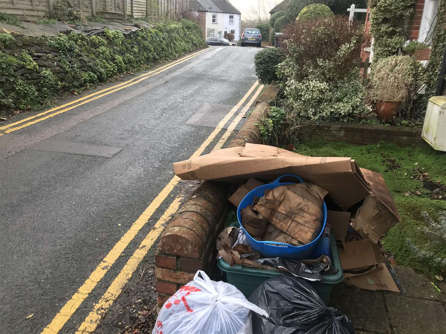 Rubbish in Rock Road, Borough Green (26231259)