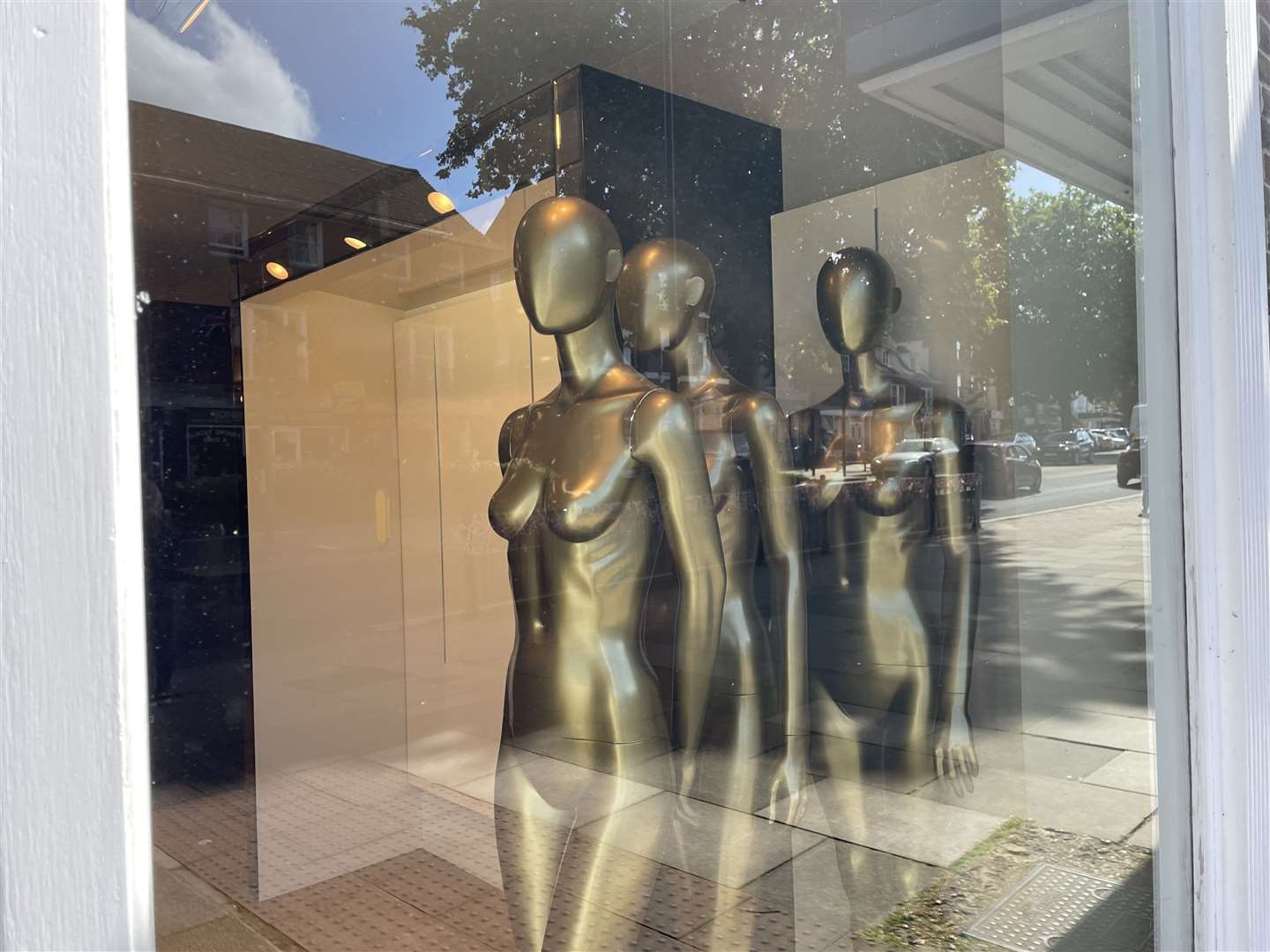 The mannequins are all that is left of the store (57251551)