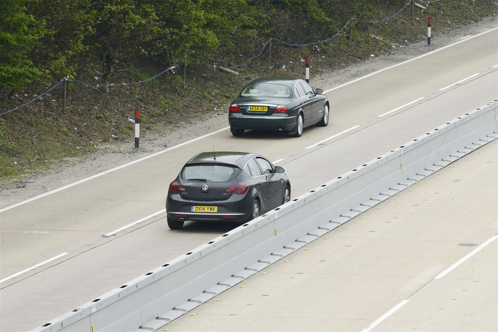 The steel barrier on the M20