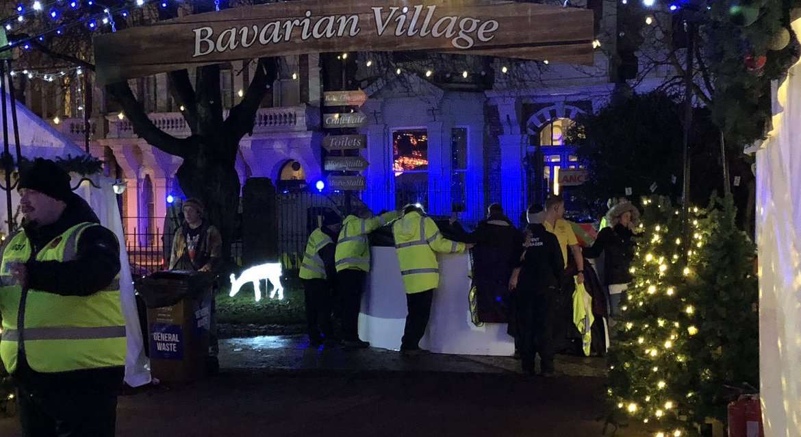 Security staff cordon off part of Rochester Christmas Market (5723721)