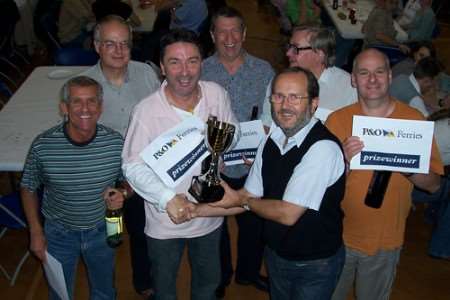 Flash-back to 2006: Michael Bannar-Martin of Reeves and Neylan presents the top trophy to The Hastings Gibbons, last year's winners.