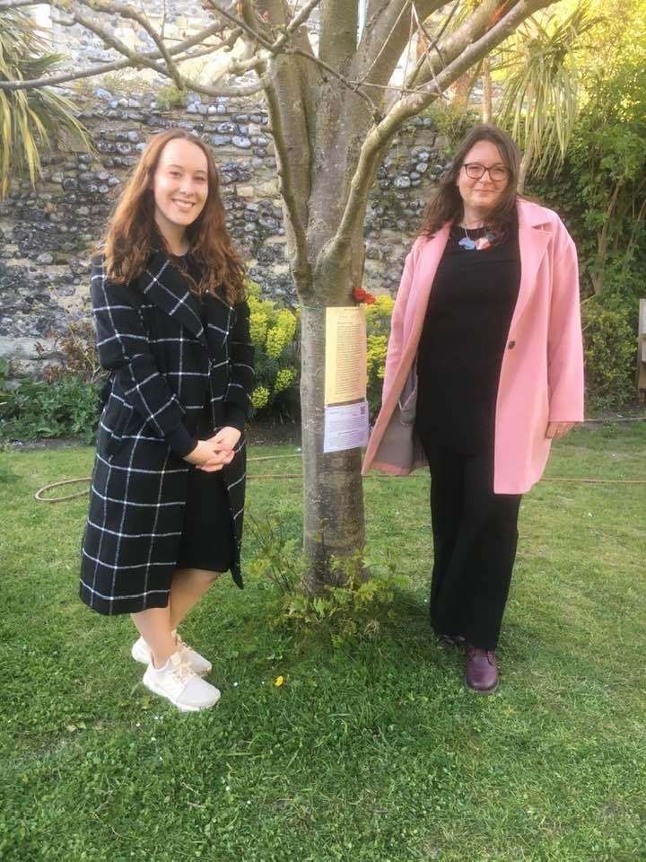 Mum and daughter Amanda and Charlotte Churm worked together on the Shakespeare project (47023991)