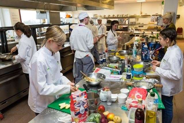 Contestants at work in the 2018 Young Cooks final (22886656)