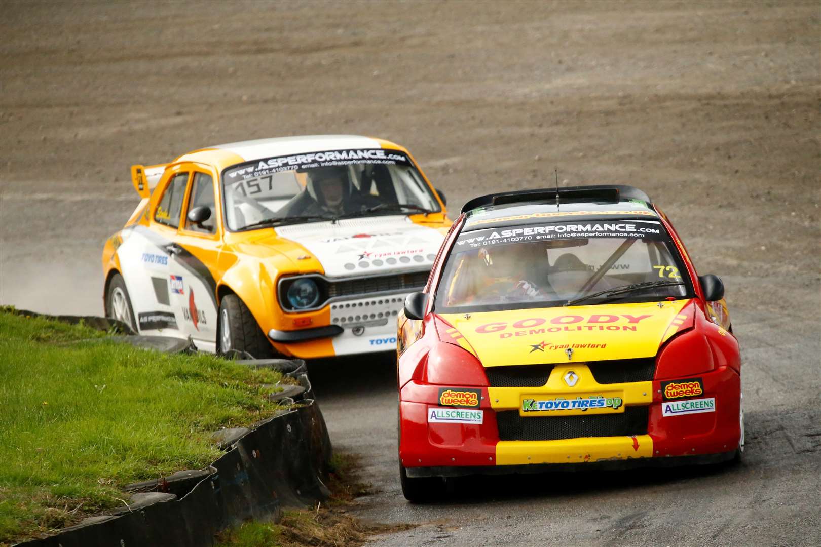 Tristan Ovenden chased by Belgian Jos Sterkens at Lydden Hill on Saturday Picture: Matt Bristow
