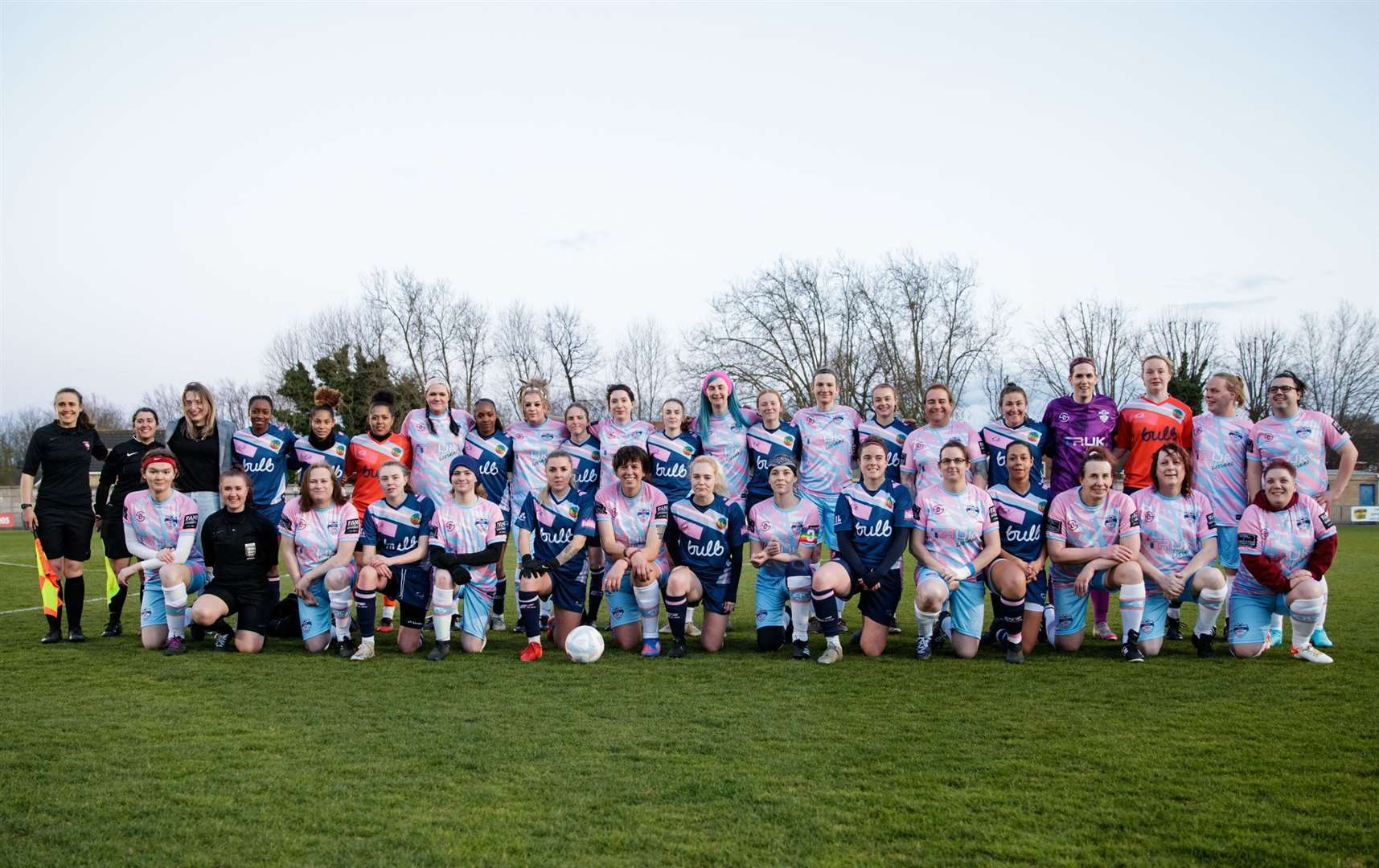 Dulwich Hamlet Ladies contre TRUK United FC a été le premier match connu mettant en scène une équipe entièrement composée de femmes transgenres.  Photo: Liam Asman