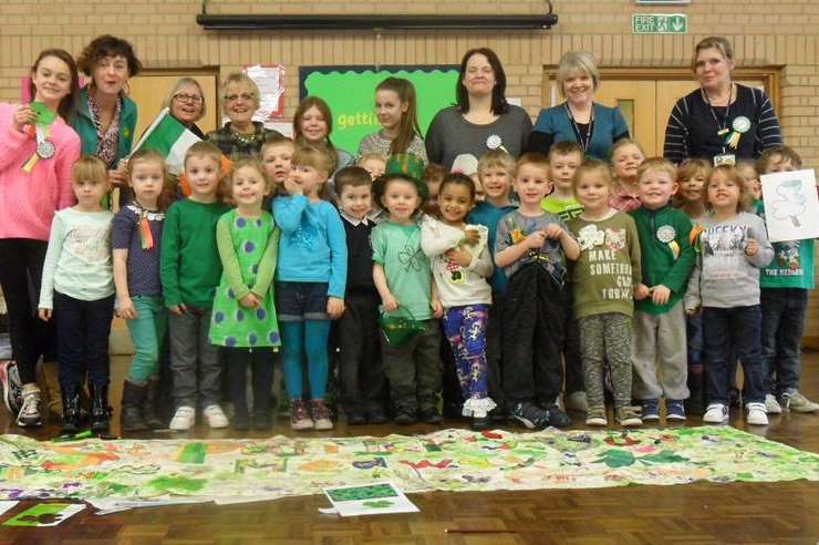 Children from Barnsole Primary School learn about Ireland and make banners