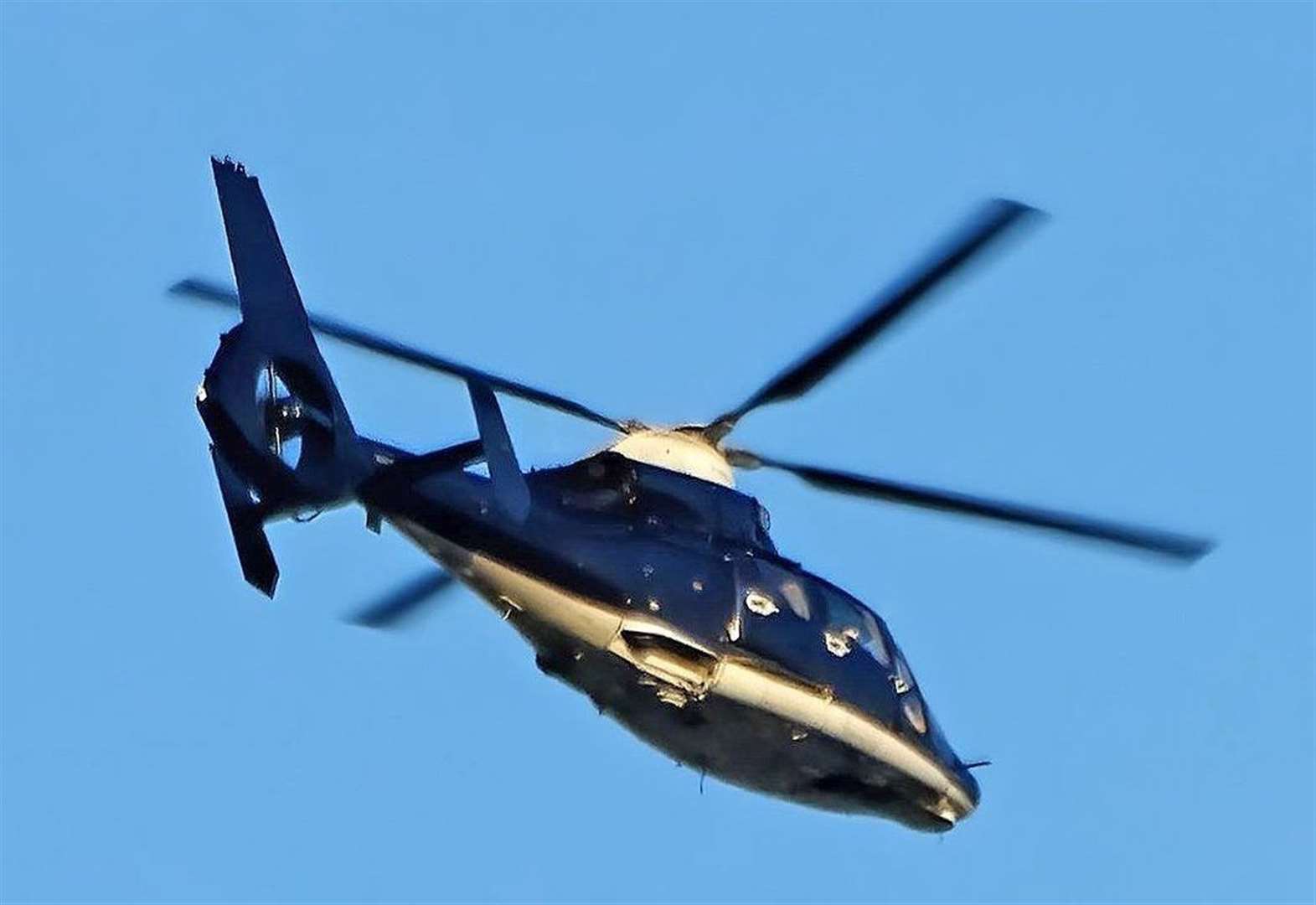 Helicopters perform acrobatics over Kent